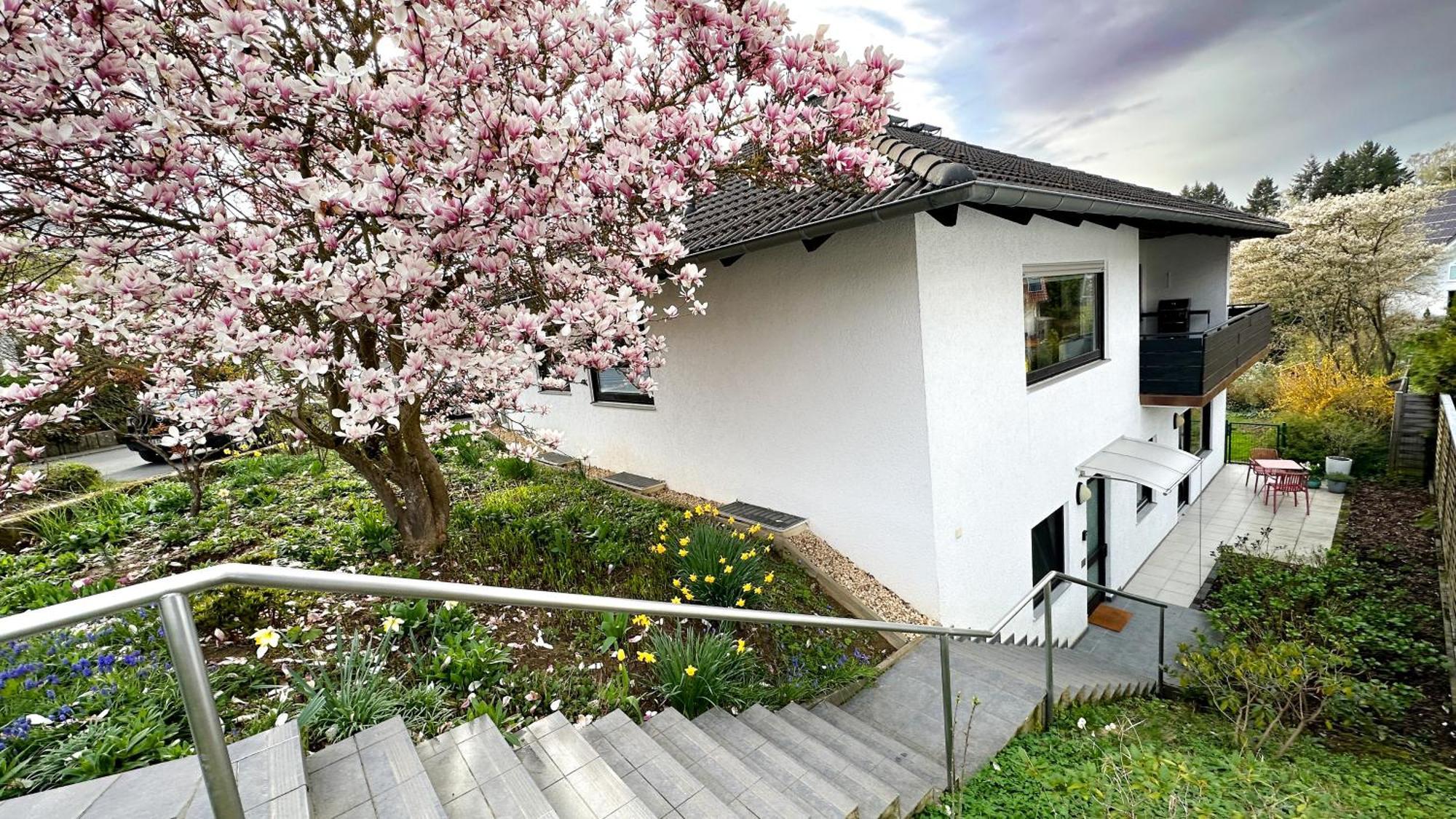 Gemuetliche Ferienwohnung Am Kurpark Bad Camberg Exterior photo